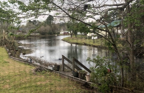 Red Hill House | Spacious lake view house in Conway, Myrtle Beach area