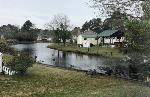 Red Hill House | Spacious lake view house in Conway, Myrtle Beach area