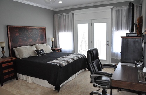 Kingsport Apartment | Spacious lakefront 2BR apt, J1772 EVchrg. Short term or exec. rental. NO CHORES.