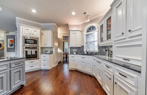 Atascocita House | Spacious Lakefront 7BR Retreat w/Pool, Hot Tub, Dock & Views!