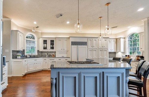 Atascocita House | Spacious Lakefront 7BR Retreat w/Pool, Hot Tub, Dock & Views!