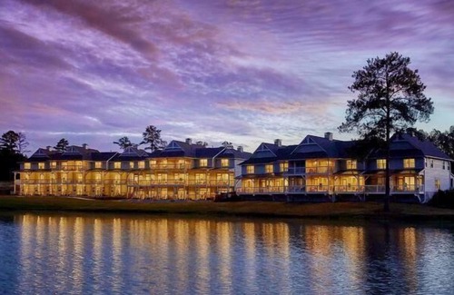 Douglasville Resort | Spacious Lakefront Suite w/Screened Porch & WiFi - Pet Friendly