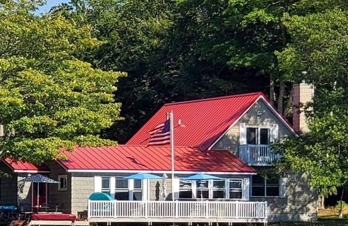 Beaver Island House | Spacious Lakehouse ~ great for large groups!