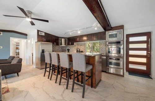 Spicewood House | Spacious Lakehouse-Dock-King bds