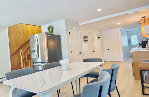 Coventry House | Spacious Lakehouse w/Private Beach
