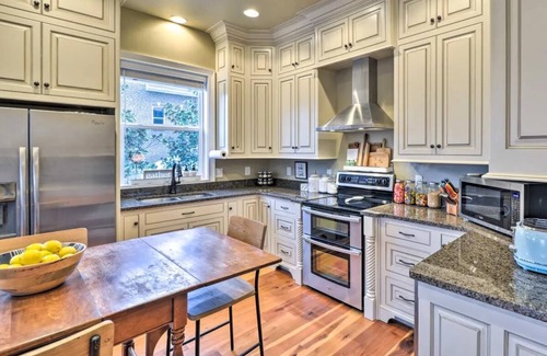 Winchester House | Spacious Lakeview Townhome, Pet-Friendly w/Dock & Boatslip