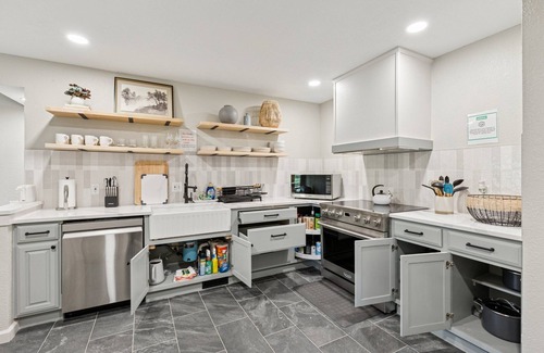 Central Oklahoma City House | Spacious Lakeview 4BR Home | Hot Tub, Grill, Patio #LW