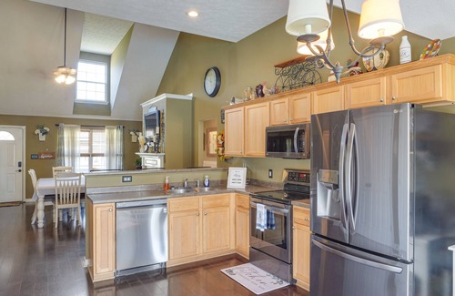 Lebanon House | Spacious Lebanon Home w/Pool: 6 Mi to Downtown!