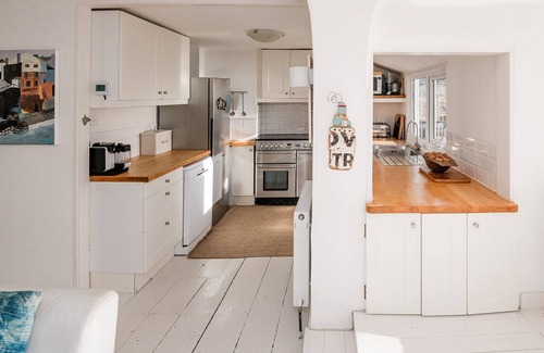 Cawsand House | Spacious light cosy beach front house with balcony overlooking the sea