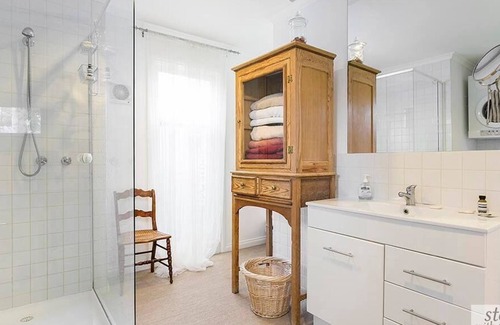 Hawthorn House | Spacious Light Filled 2 Storey Cottage in Hawthorn