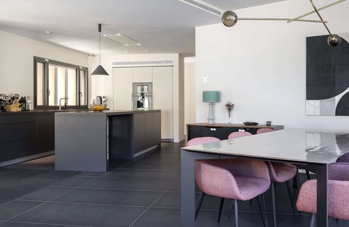Sarria House | Spacious, Light-Filled Haven in Prestigious Sarria - Casa Grases