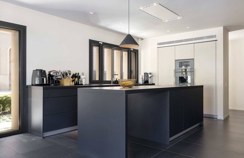 Sarria House | Spacious, Light-Filled Haven in Prestigious Sarria - Casa Grases
