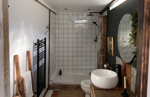 Alloa Apartment | Spacious & Light Studio Loft