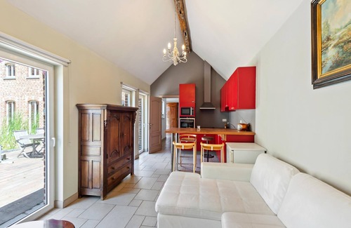 Geetbets House | Spacious linked holiday apartment with terrace