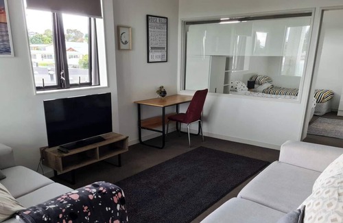 Avondale Apartment | Spacious living with parking in premises