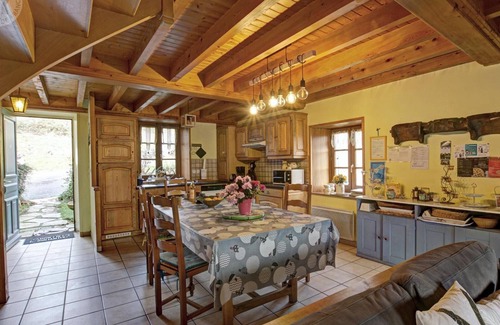 Perigneux Cottage | Spacious lodging for 6, nature, pets welcome