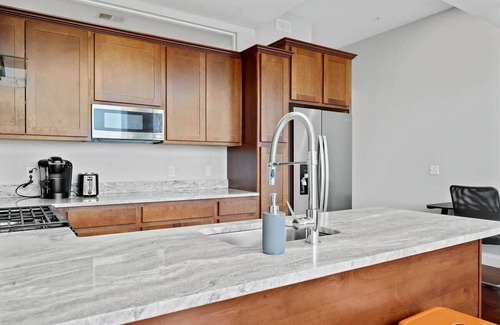 Downtown Pittsburgh House | Spacious Loft Downtown | Free Parking | Gym | View