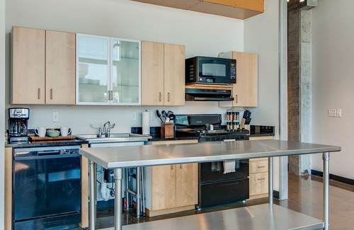 The Gulch Apartment | Spacious Loft Near Broadway!