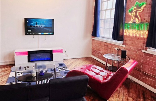 Detroit Apartment | Spacious Loft w/Riverfront Views & Comfort!