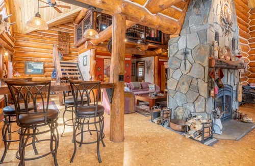Custer Cabin | Spacious Log Cabin close to Custer State Park