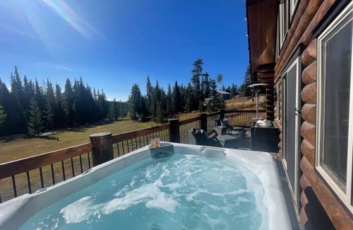 Logan Lake Cabin | Spacious Log Cabin With Hot Tub