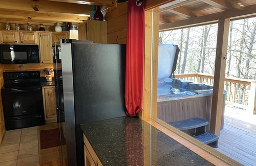 New Plymouth Cabin | Spacious Log Cabin with Hot Tub, Fire Pit, Large Decks & Wood Fireplace