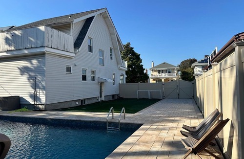 Long Beach House | Spacious Long Beach 4-bedroom house, giant pool deck, steps to beach & train