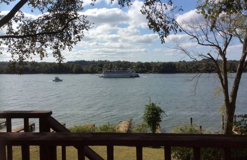 Prospect House | Spacious Louisville riverfront retreat, gorgeous fall view, Bourbon Trail.