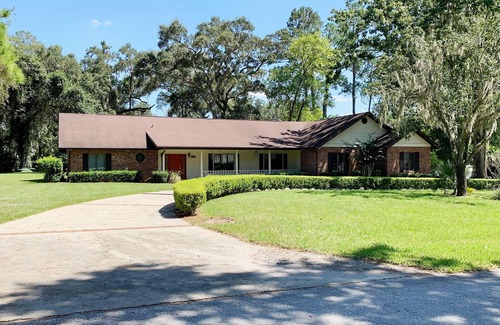 Fellowship House | Spacious & Lovely 4-BR Home Minutes to WEC, HITS