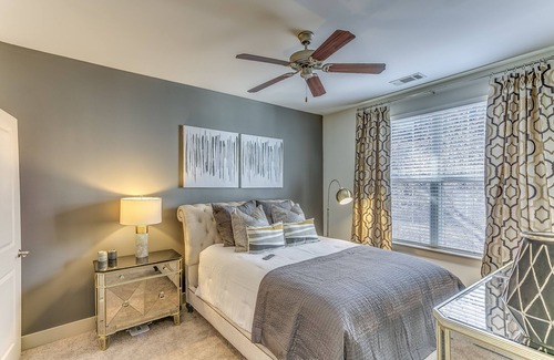 SoNo Apartment | Spacious Lux 1BD|Heart of ATL|4K TV|Self-Check In|Loaded Kitchen & Bathroom