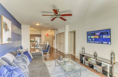 SoNo Apartment | Spacious Lux 1BD|Heart of ATL|4K TV|Self-Check In|Loaded Kitchen & Bathroom