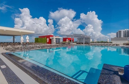 Hollywood Lakes Condo | Spacious Lux Intracoastal Beachfront Resort. 2 BDR