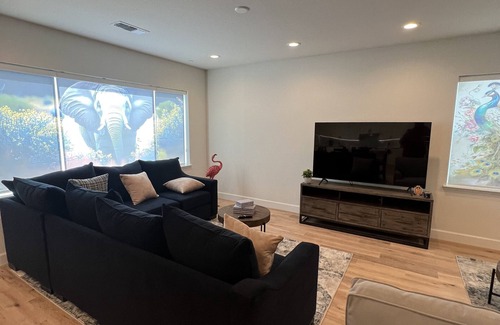Tracy House | Spacious Lux Newly built Home nr Tracy Hills