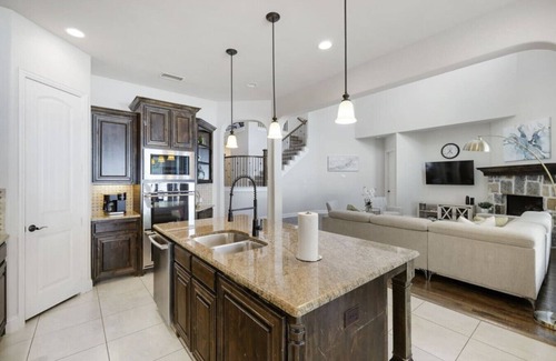 Frisco House | Spacious & Luxe, 5 Star Neighborhood, Movie Theatr