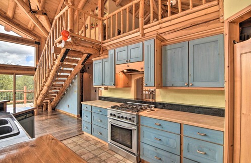 Villa Grove Cabin | Spacious, Luxe Cabin w/Mtn Views, Sauna & More!