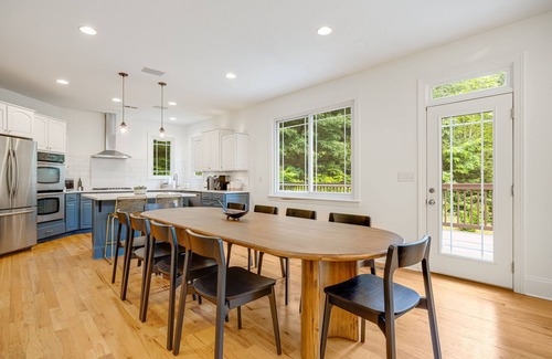 Asheville House | Spacious & Luxe~Hot Tub~Bocce~Fenced Backyard~Mins to Downtown!