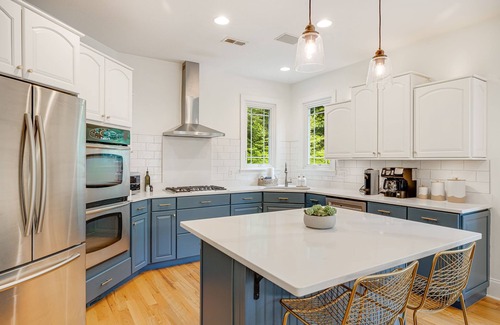 Asheville House | Spacious & Luxe~Hot Tub~Bocce~Fenced Backyard~Mins to Downtown!