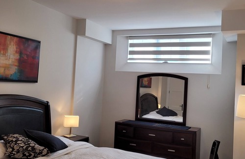 Clarkson Apartment | Spacious & Luxurious family apartment in an Upscale Mississauga neighborhood