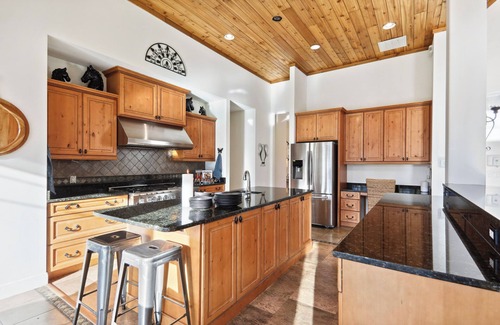 Sardis Cabin | Spacious Luxurious Lodge. Hot Tub, Sauna, Media Room, Pool Table, Fabulous views