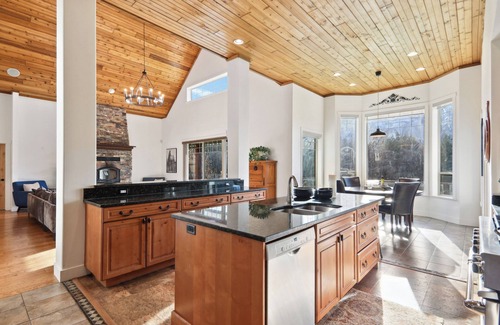 Sardis Cabin | Spacious Luxurious Lodge. Hot Tub, Sauna, Media Room, Pool Table, Fabulous views