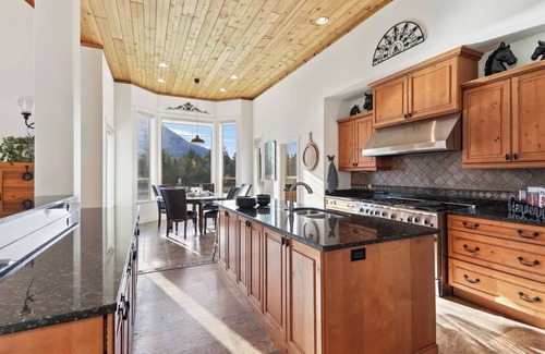Sardis Cabin | Spacious Luxurious Lodge. Hot Tub, Sauna, Media Room, Pool Table, Fabulous views