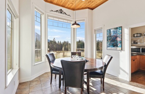 Sardis Cabin | Spacious Luxurious Lodge. Hot Tub, Sauna, Media Room, Pool Table, Fabulous views