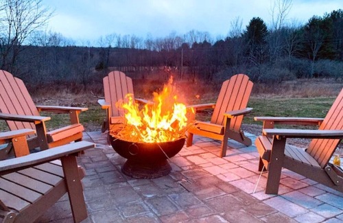 Oneonta Cabin | Spacious luxurious log cabin near Cooperstown NY