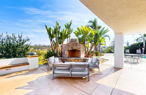 Encinitas House | Spacious & Luxurious Retreat w/Unforgettable Views, Private Pool-close to Hiking