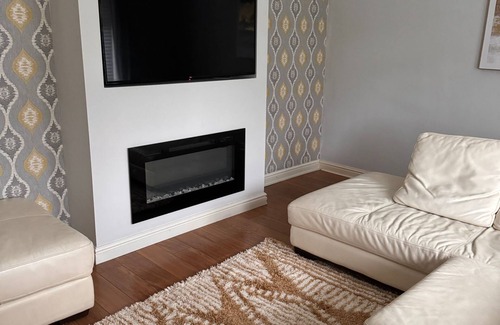 Walsall House | Spacious Luxurious Serviced Accommodation 1
