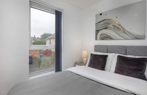 Hillsborough House | Spacious Luxurious Serviced Accommodation 4