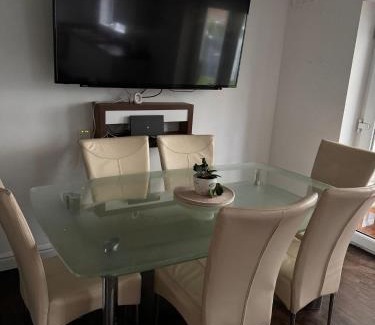Walsall House | Spacious Luxurious Serviced Accommodation 1