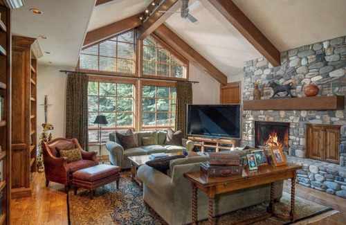 Warm Springs House | Spacious & Luxurious Warm Springs Home