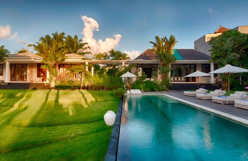 Padonan Villa | Spacious, Luxury 7BR Villa, Canggu - Near Splash Waterpark!