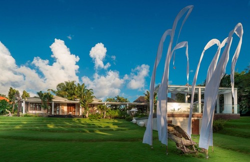 Padonan Villa | Spacious, Luxury 7BR Villa, Canggu - Near Splash Waterpark!